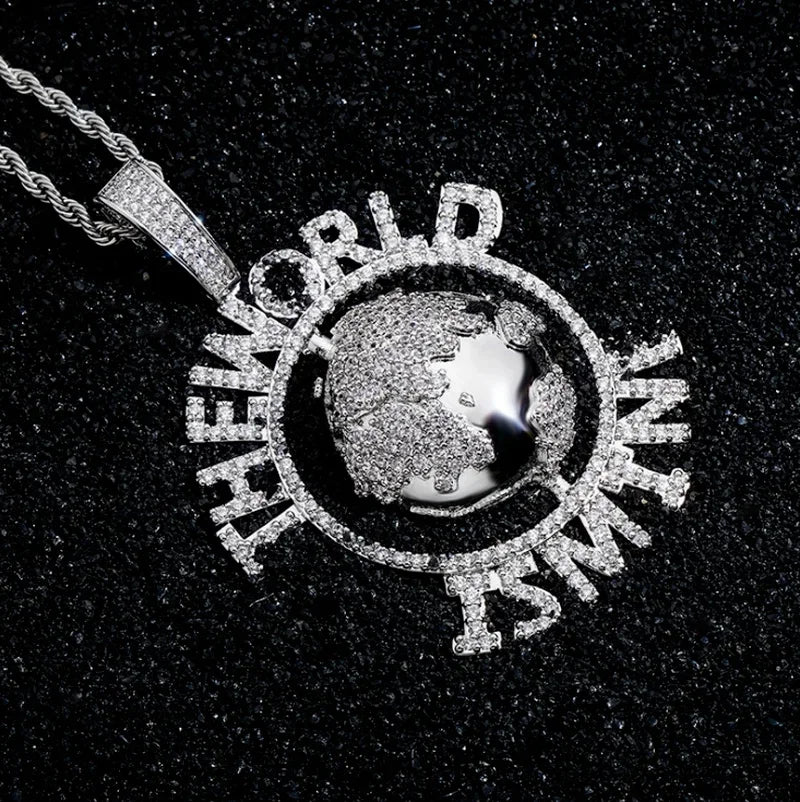 Pendentif « The World is Mine »