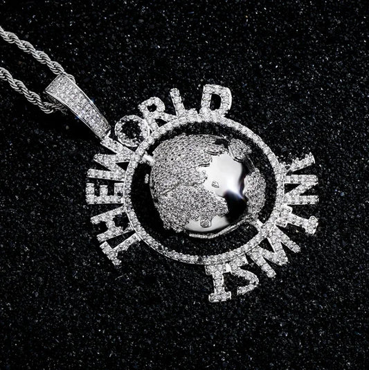 Pendentif « The World is Mine »