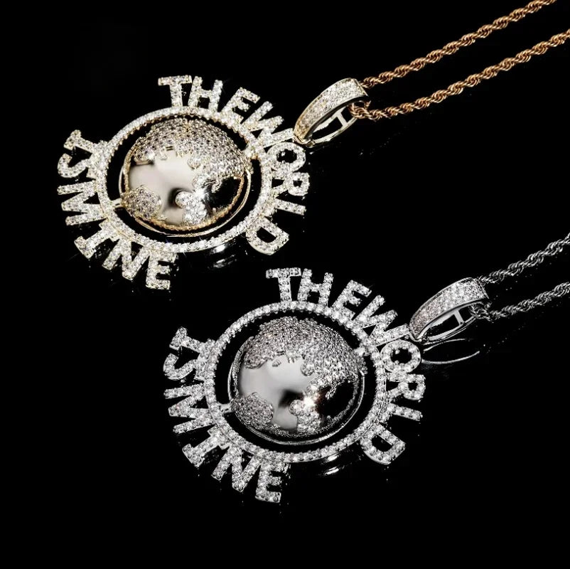 Pendentif « The World is Mine »